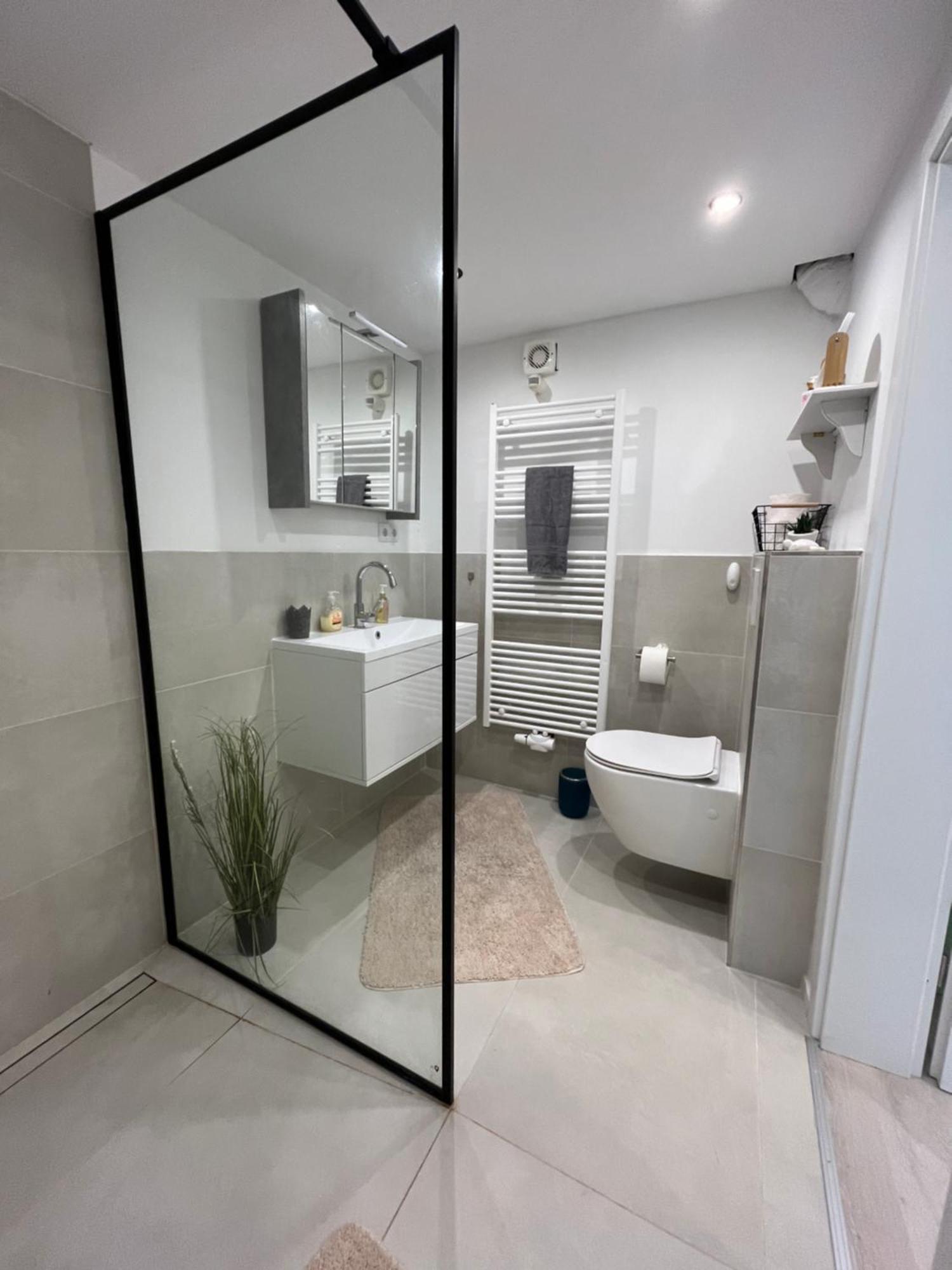 Moderne Ferienwohnung Mit Guter Ausstattung Und Self Checkin Bodenwerder Esterno foto